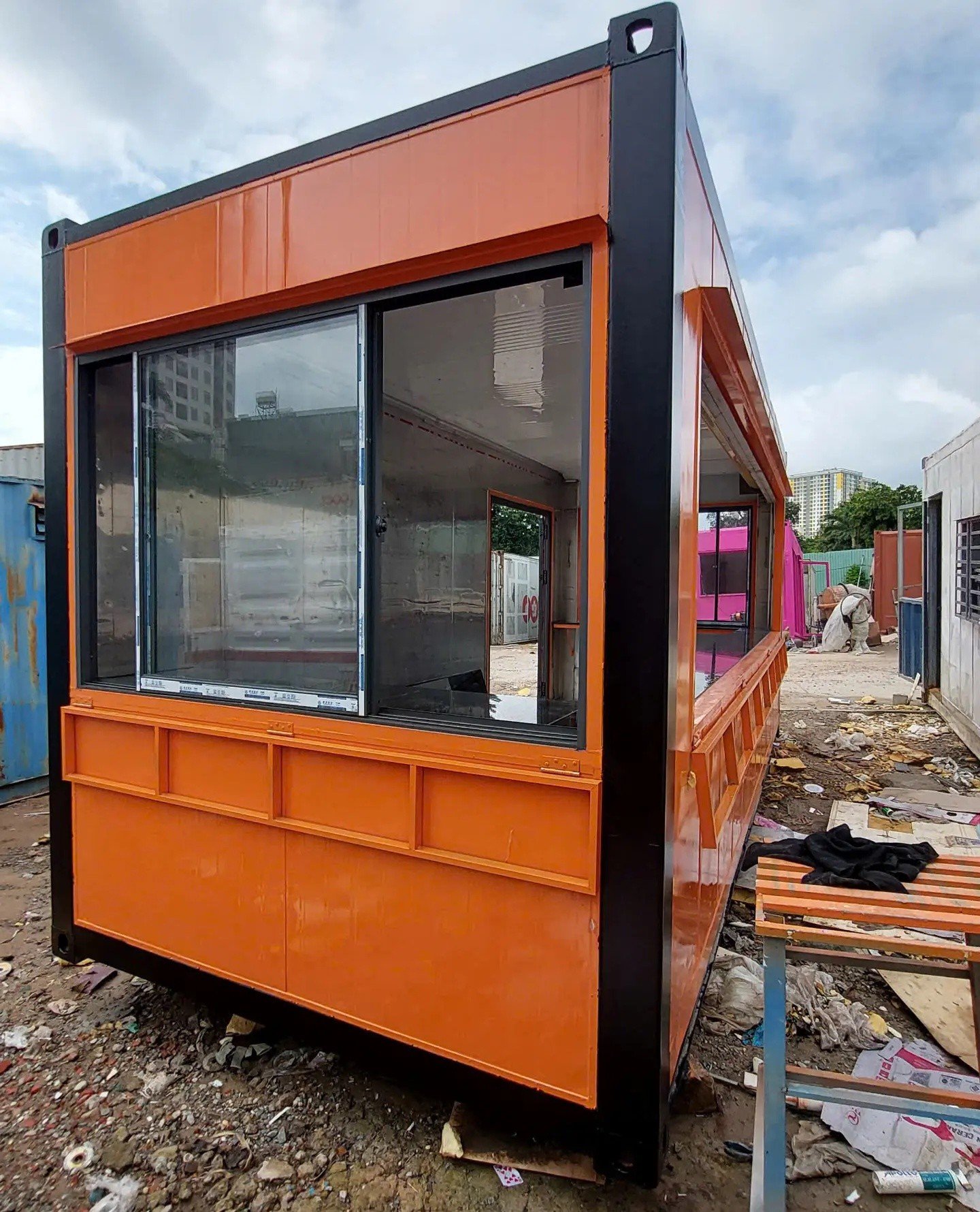 Container Cafe 20 Feet Cam Viền Đen Vỏ Lạnh